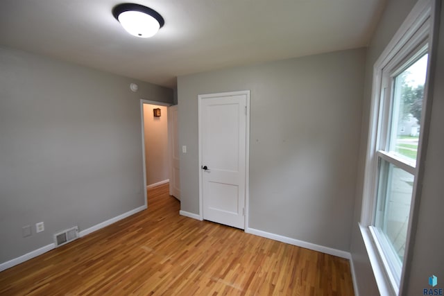 unfurnished room featuring light hardwood / wood-style floors