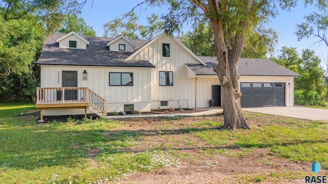 modern farmhouse style home with a garage and a front lawn