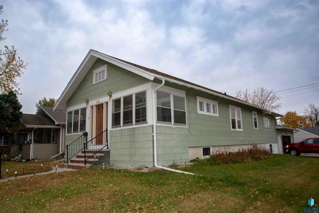 view of front of home featuring a front lawn