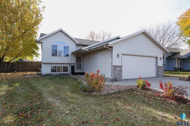 view of front of house featuring a garage and a front yard