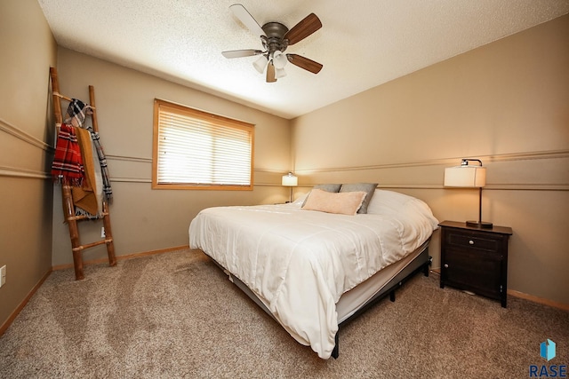 bedroom with ceiling fan, a textured ceiling, and carpet