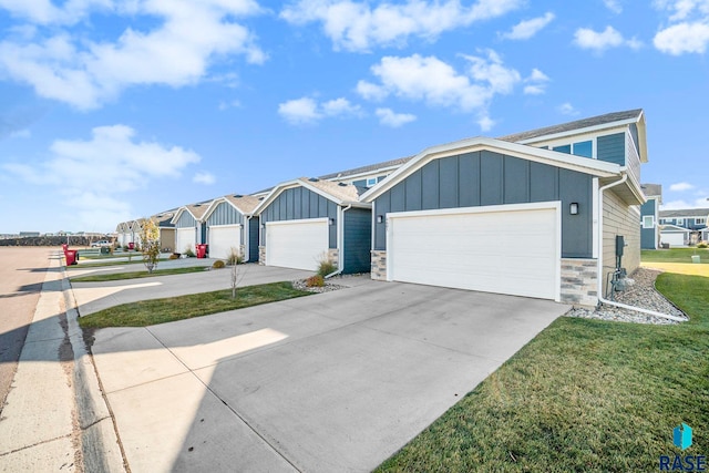 view of front of house featuring a garage and a front yard