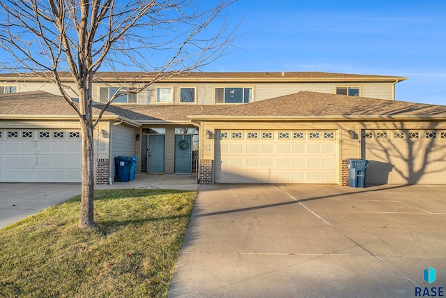 view of front of property featuring a garage and a front yard