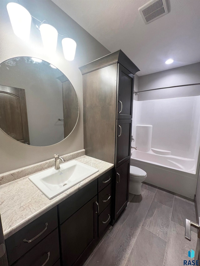 full bathroom with washtub / shower combination, vanity, and toilet