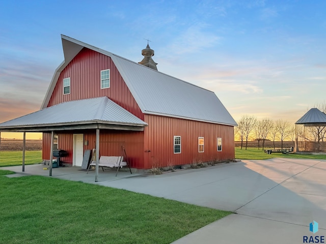 exterior space with a yard