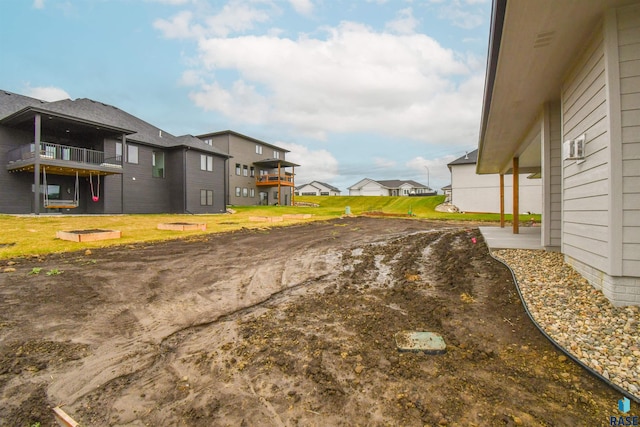 view of yard with a balcony