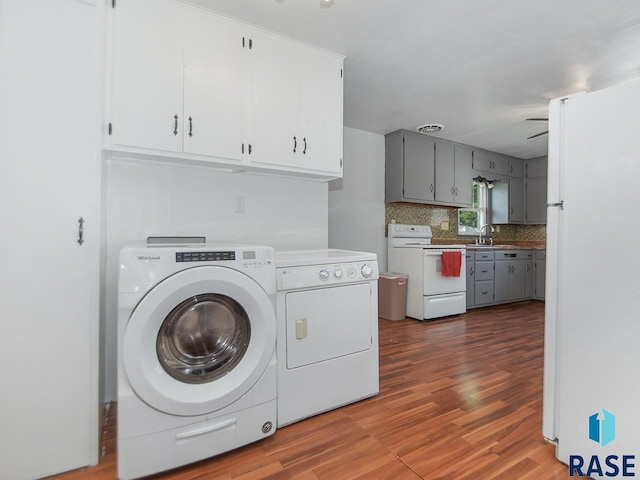 washroom with ceiling fan, separate washer and dryer, hardwood / wood-style flooring, and sink