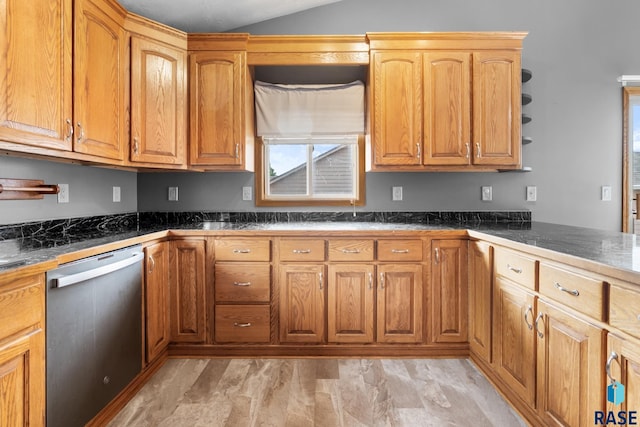 kitchen with kitchen peninsula, dishwasher, and lofted ceiling