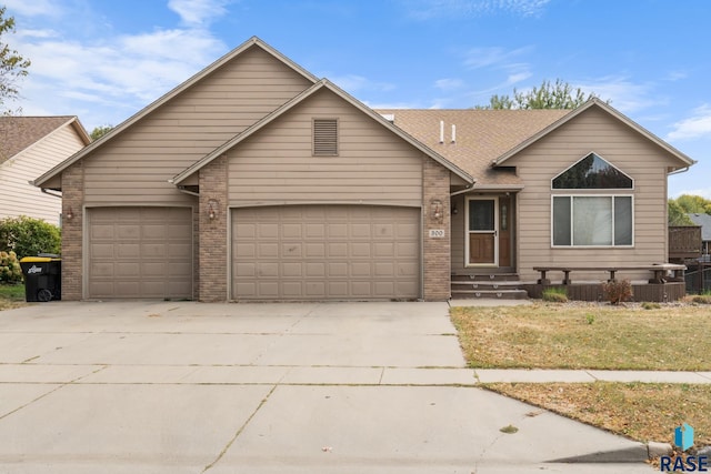 view of front facade featuring a garage and a front lawn