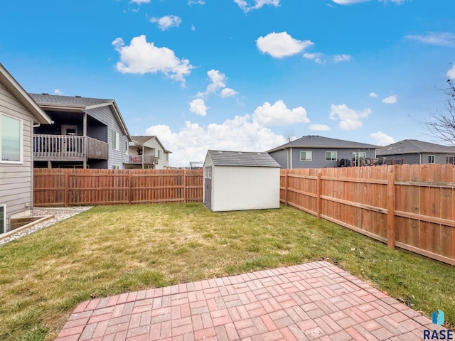 view of yard with a patio and a storage unit