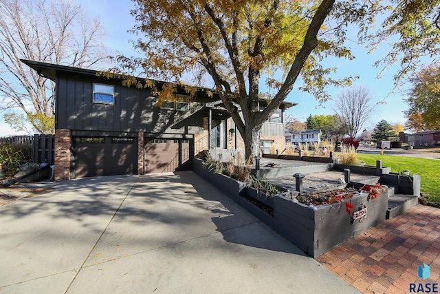 view of front of property featuring a garage