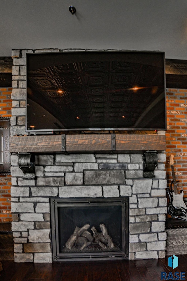 room details featuring a fireplace and hardwood / wood-style flooring