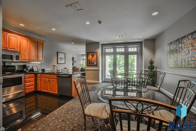 kitchen featuring kitchen peninsula, appliances with stainless steel finishes, and sink