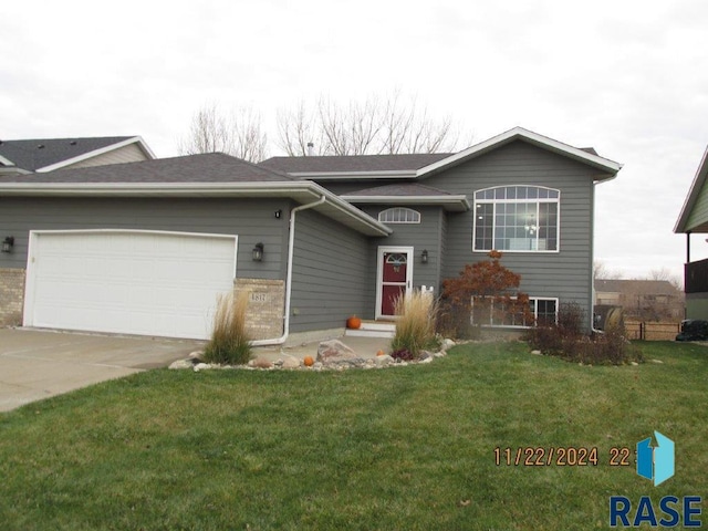 view of front facade with a front yard and a garage