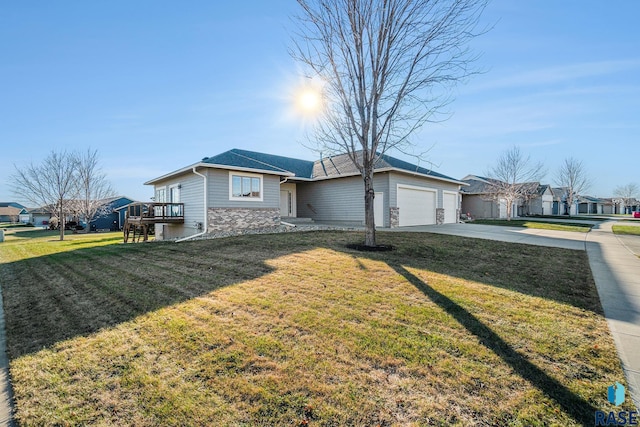 ranch-style home featuring a front lawn and a garage