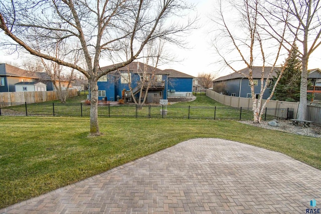 view of yard featuring a patio area