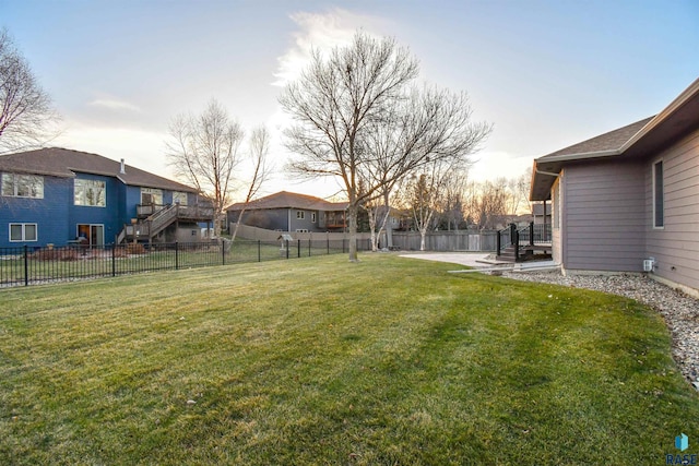 view of yard at dusk