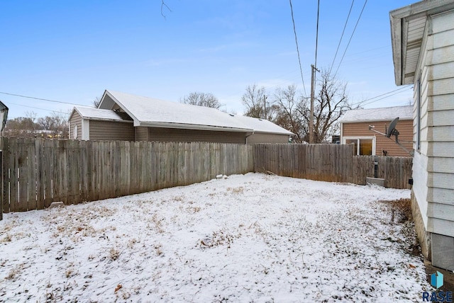 view of yard layered in snow