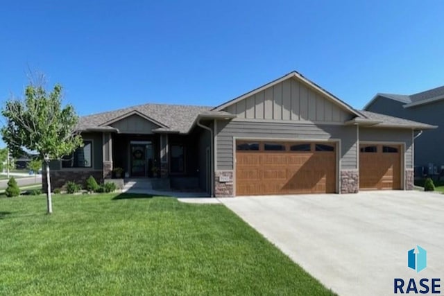 craftsman-style house with a garage and a front lawn