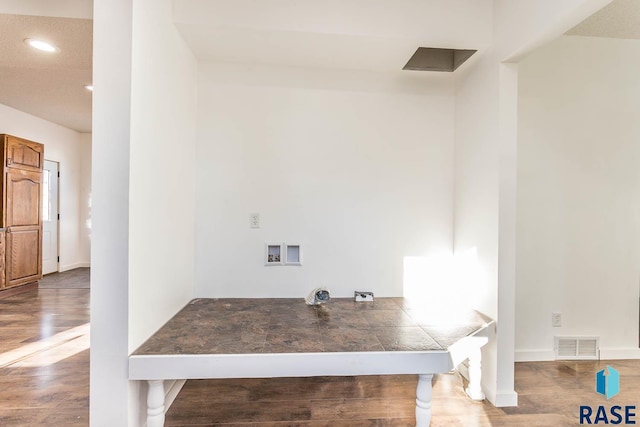 laundry room featuring hookup for a washing machine, a textured ceiling, and hardwood / wood-style flooring