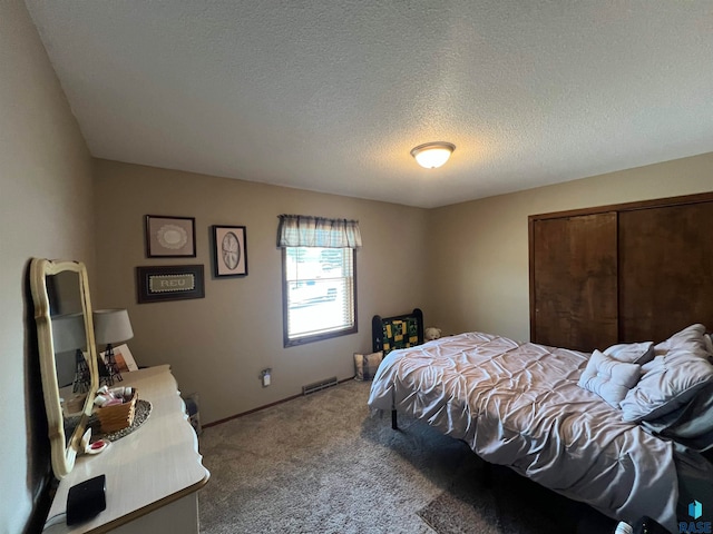 bedroom featuring carpet, a textured ceiling, and a closet