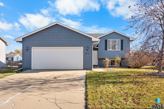 view of front of property featuring a front lawn and a garage