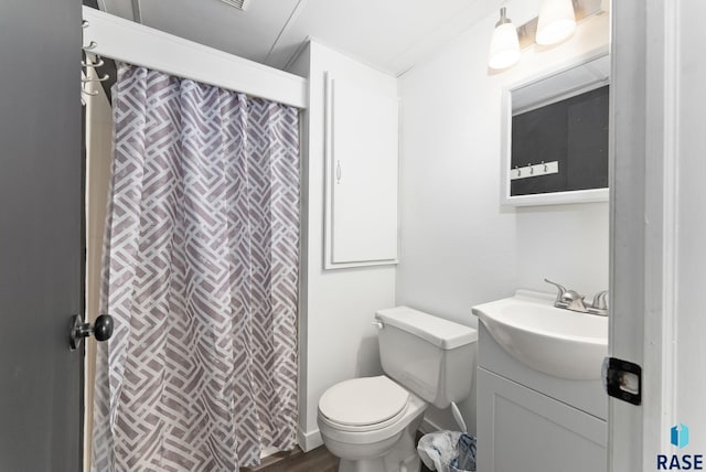 bathroom with vanity, curtained shower, and toilet