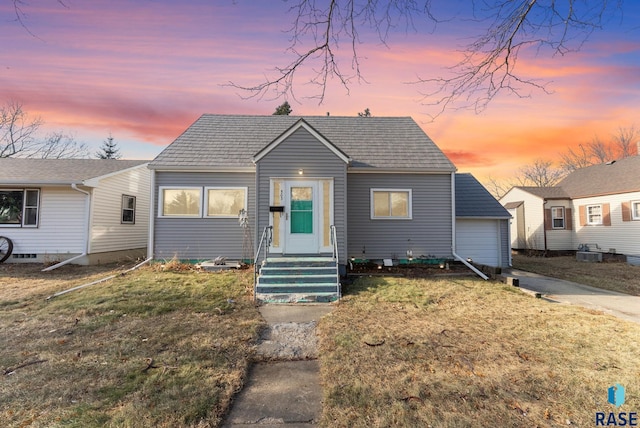 view of front of property with a lawn