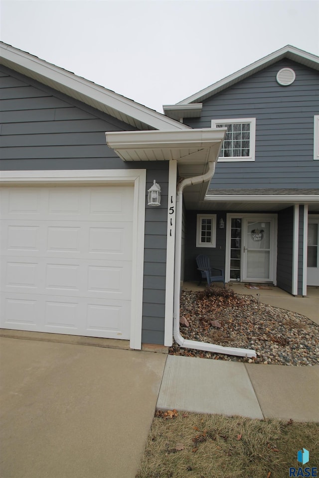 view of front facade with a garage