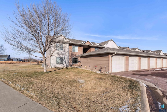 view of front of home featuring a front yard and a garage