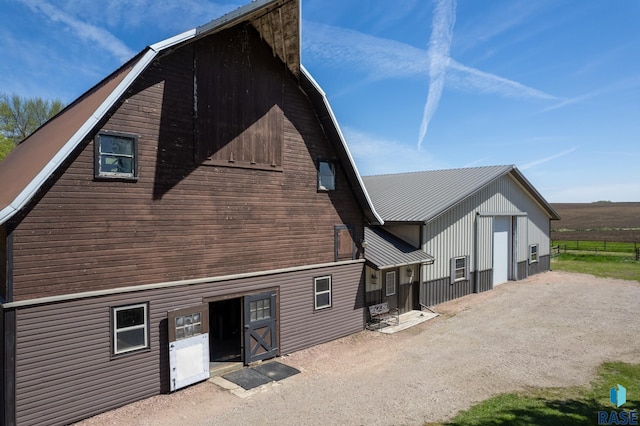 rear view of house featuring an outdoor structure