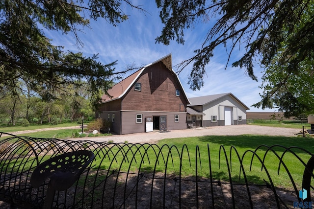 view of side of property featuring a lawn