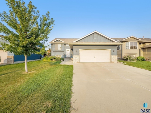 view of front of property featuring a garage and a front lawn