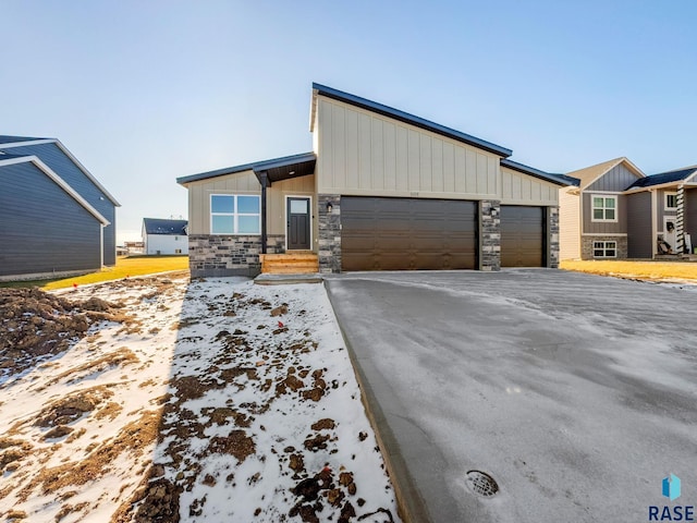 view of front of house featuring a garage