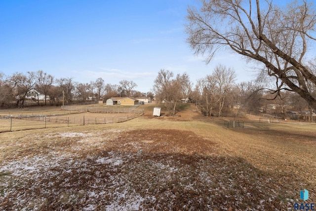 view of yard featuring a rural view