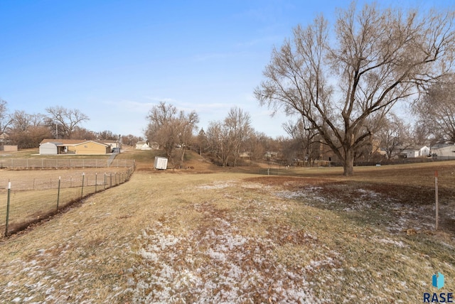 view of yard featuring a rural view