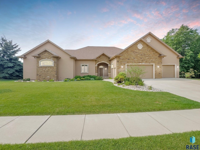 view of front of house with a lawn and a garage