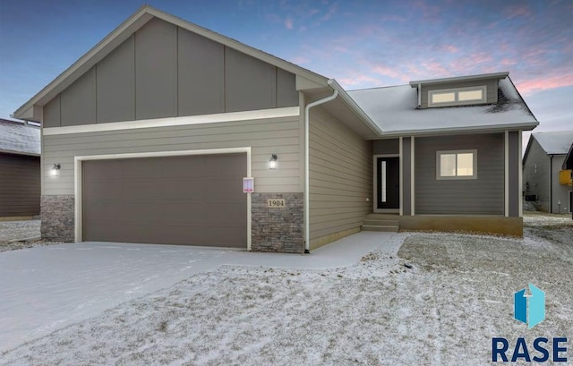 view of front of house featuring a garage