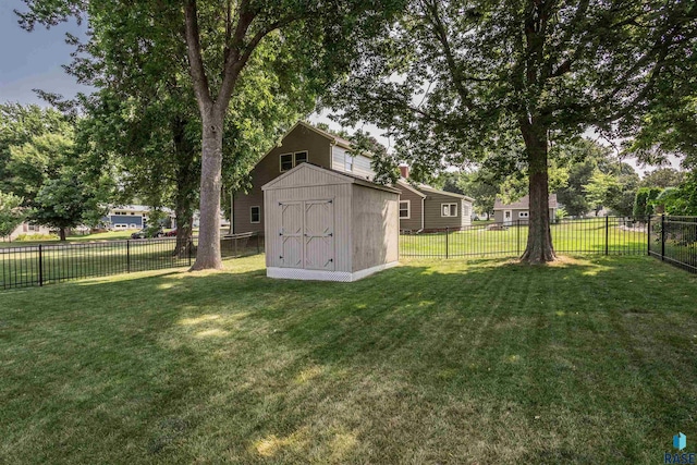 view of yard with a storage shed