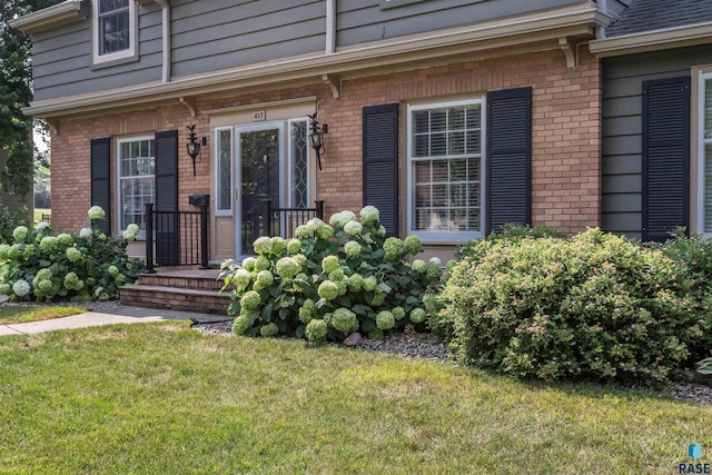 entrance to property featuring a yard