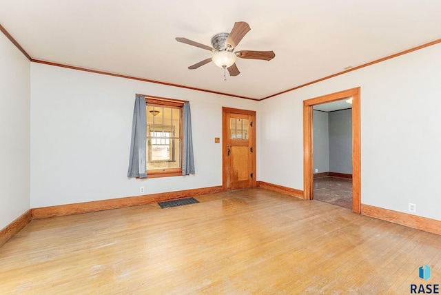 empty room featuring light hardwood / wood-style floors, ceiling fan, and crown molding