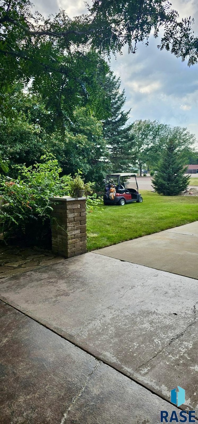 exterior space featuring a lawn