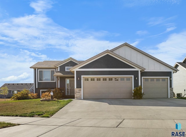 craftsman house featuring a front yard and a garage