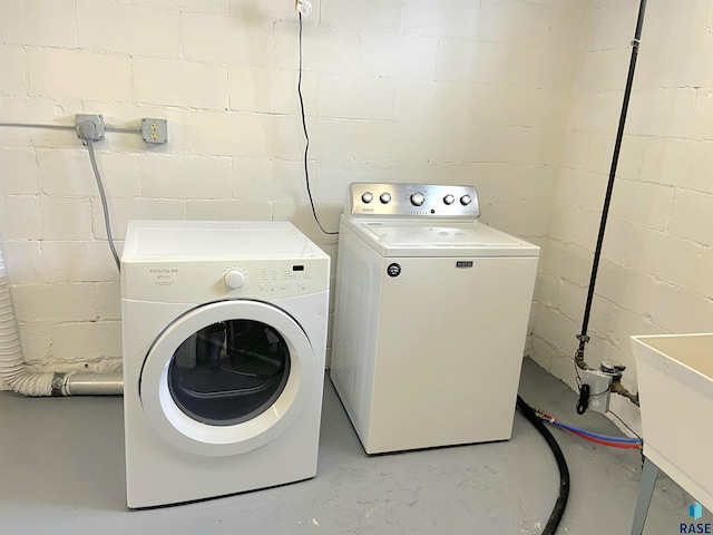 laundry room featuring sink and washer and clothes dryer