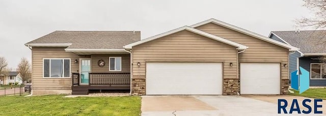 view of front of property featuring a garage and a front yard