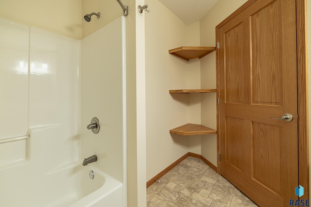 bathroom with bathtub / shower combination