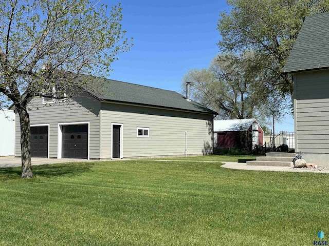 exterior space featuring a lawn