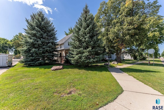 view of front of property with a front yard