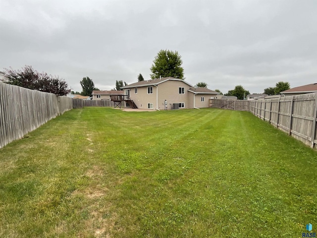 view of yard featuring cooling unit