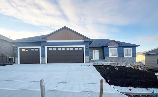 view of front facade featuring a garage